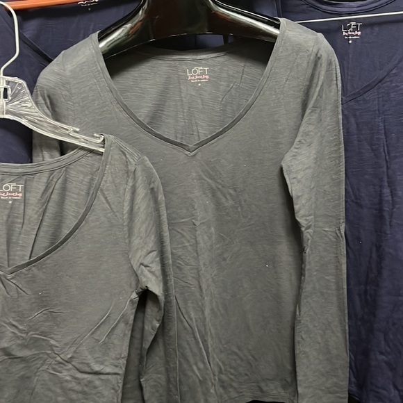 𝅺LOFT- 4 long sleeve vneck shirts - Picture 2 of 4